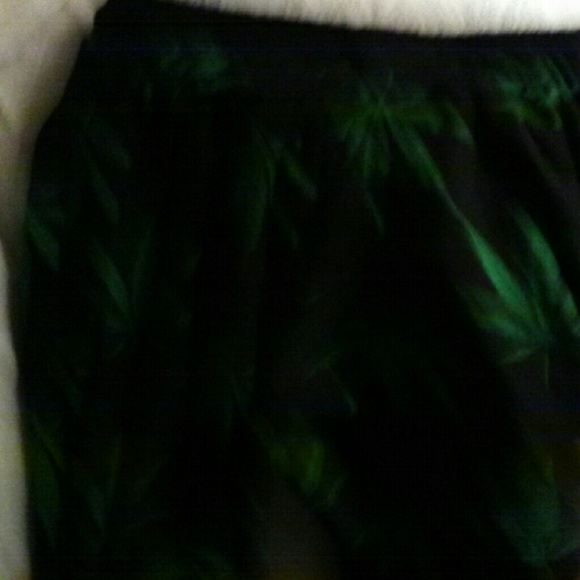 Pot leaf pants - Picture 6 of 7